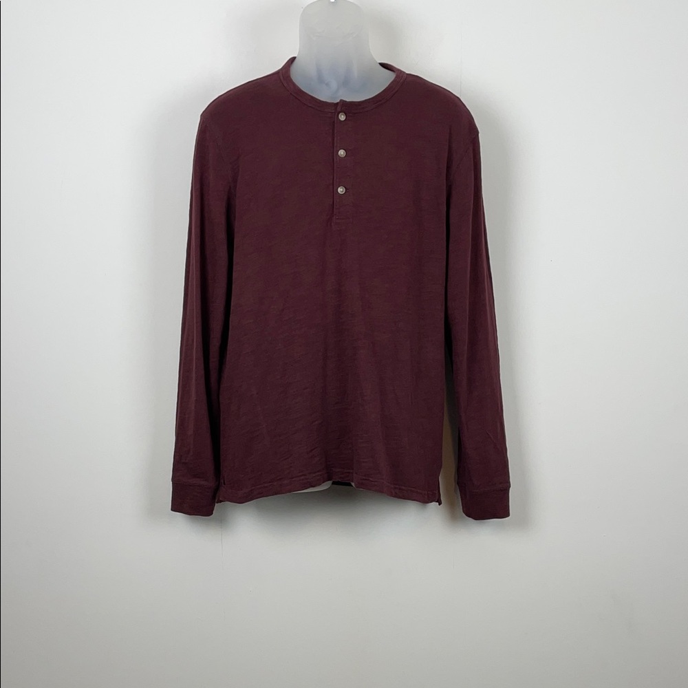 Untuckit Actors Favorite Long Sleeve Men's L Burgundy Classic Henley Shirt